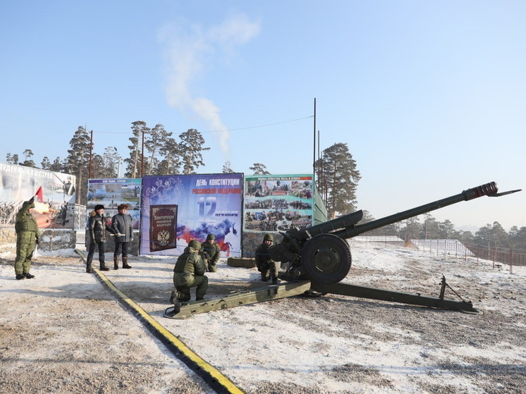 Пушка выстрелила в Улан-Удэ в честь Дня Конституции России