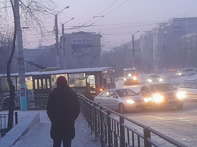 ДТП остановило троллейбусы №6 и №3 у кольца на Бабушкина в Чите