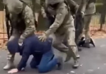 Служба безопасности Украины (СБУ) задержала в Житомирской области депутата-рэкетира, который вместе с бандой похищал людей и «выбивал» из них деньги