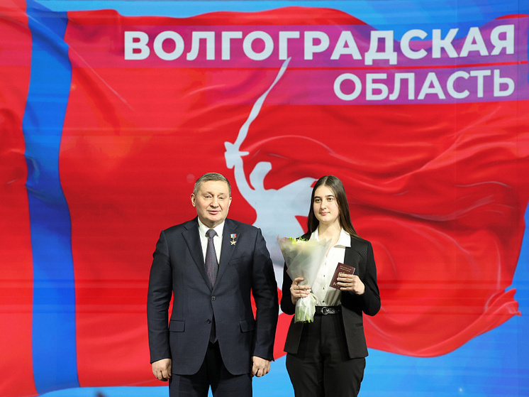 Волгоградским школьникам вручили паспорта на выставке «Россия» в Москве