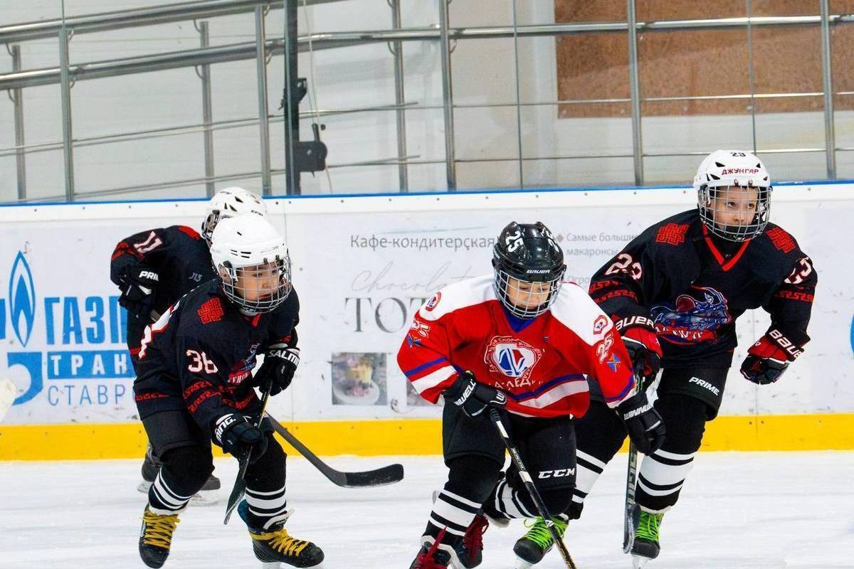 Маленькие хоккеисты из Калмыкии покоряют лёд