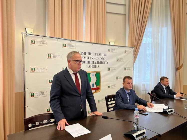 Главой Семилукского района Воронежской области вновь стал Геннадий Швырков