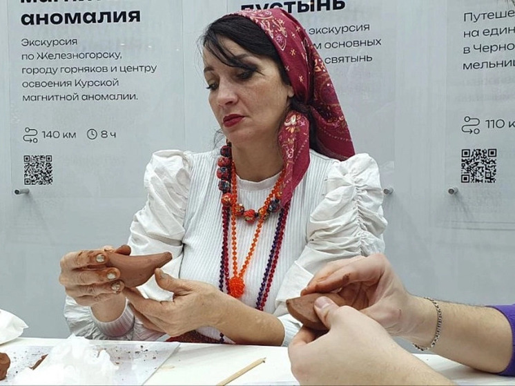 Куряне обучили лепке соловья посетителей Международной выставки «Россия»