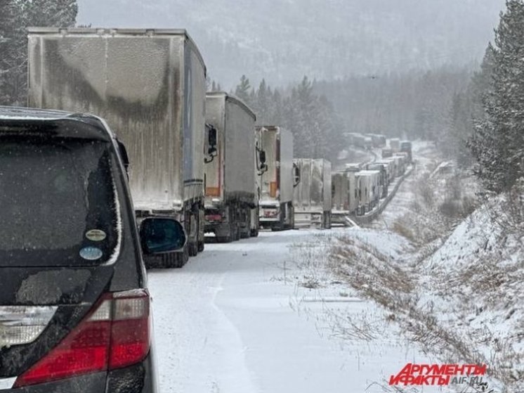 В Новосибирске внедорожник Mitsubishi Pajero опрокинулся во время ДТП
