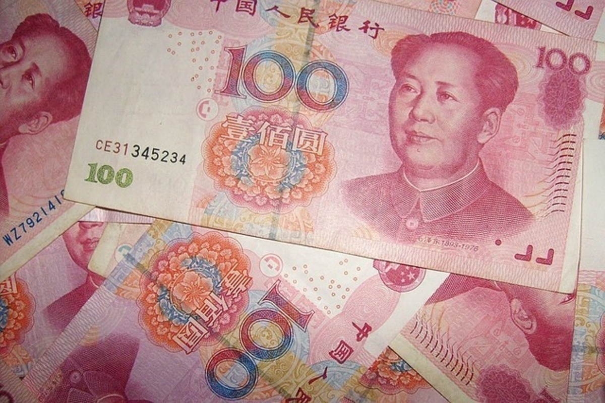 Биржевой курс юаня впервые с 1 декабря снизился до 12,5 рубля