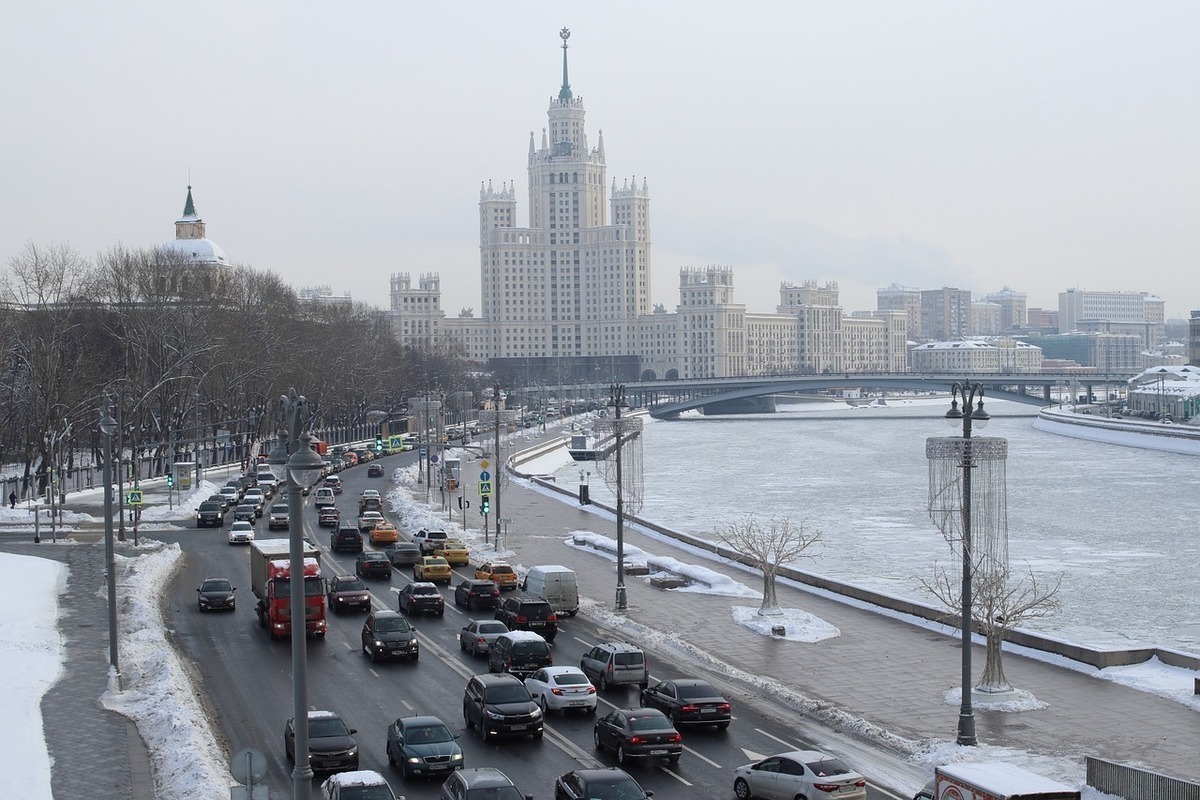 Москвичам посоветовали не садиться за руль из-за снегопада