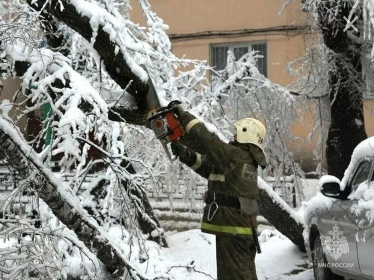 На Дону продлили штормовое предупреждение из-за гололеда