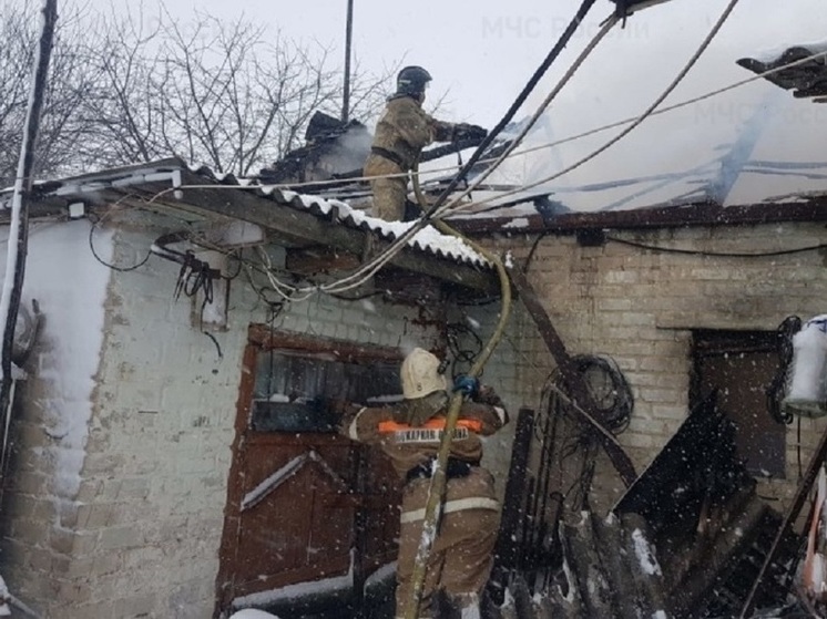 В Ливенском районе огонь уничтожил жилой дом