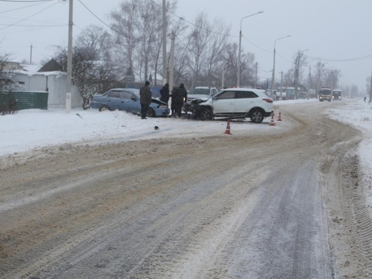 В Орловской области женщина потеряла управление над авто и попала в ДТП