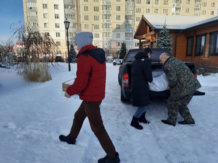 В Орле в реставрационно-строительном техникуме собрали посылку с продуктами для участников СВО