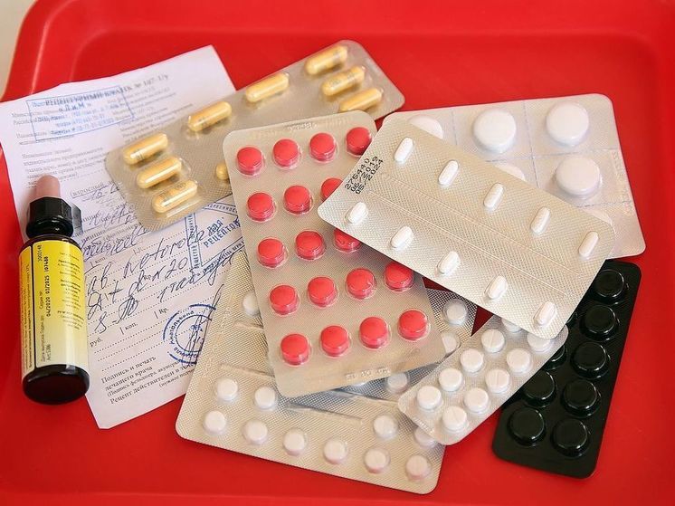 Mash: ученики московских школ массово заболели скрытой пневмонией