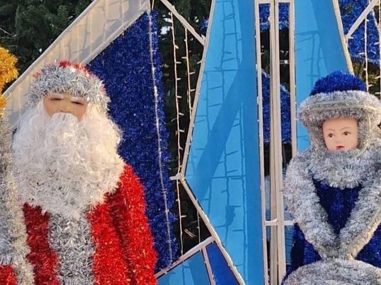 Власти Мытищ решили заменить жутковатых Деда Мороза и Снегурочку