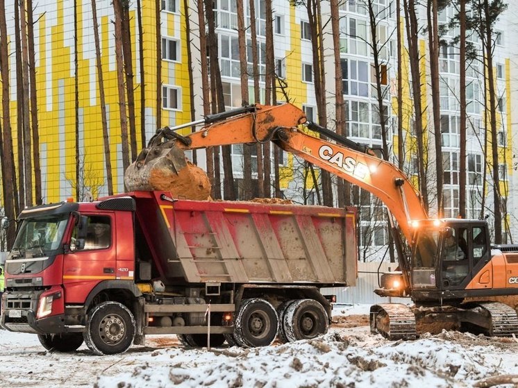 В Твери начали заливать опоры путепровода через Октябрьскую железную дорогу