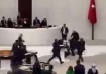 53-летний заместитель главы турецкой исламистской партии Saadet Хасан Битмез рухнул прямо в ходе пламенной речи в парламенте с проклятиями в адрес Израиля