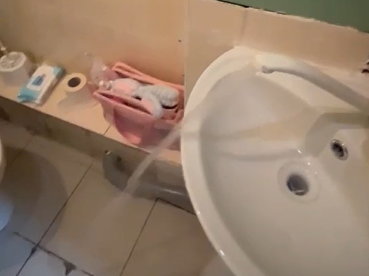 «Туалет вообще жесть»: российские биатлонистки показали видео отеля в Уфе