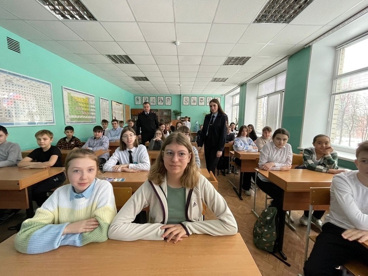 Сотрудники Госавтоинспекции провели беседу с учениками школы №57 в Рязани