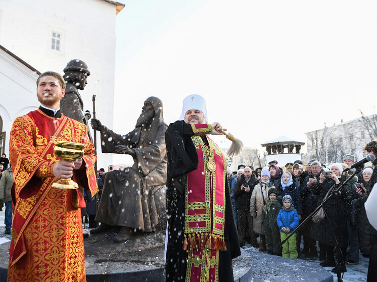 Чувство исторического момента: на Соборной площади в Твери установлен новый памятник