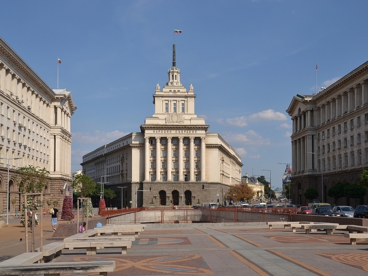 В парламенте Болгарии произошел "фашистский" скандал при обсуждении помощи Киеву