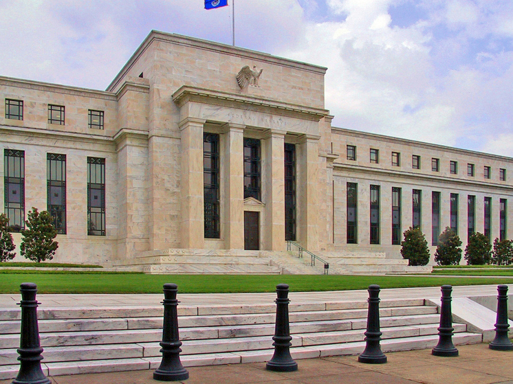ФРС США сохранила базовую процентную ставку на уровне 5.25-5,5%