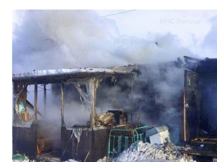 В Гагарине огонь повредил крышу жилого жома