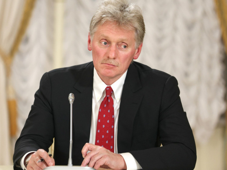 Песков: Запад начал задаваться вопросом, что именно он финансирует на Украине