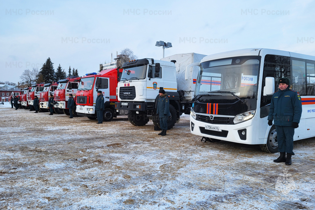 Костромские пожарные получили 11 новых машин
