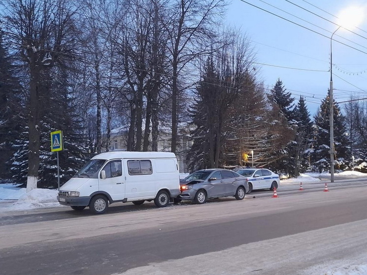 В Медведево «Лада» столкнулась с «Газелью»