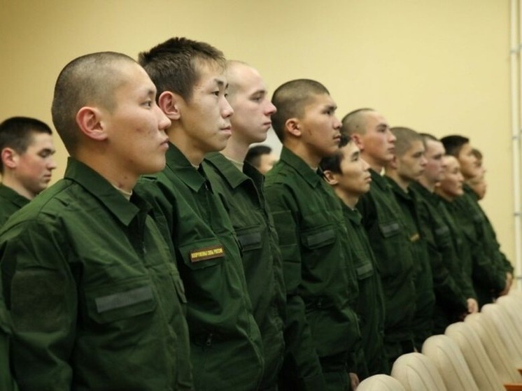 Почти две тысячи молодых людей из Якутии начали прохождение воинской службы