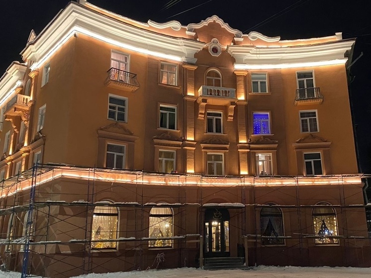 Подсветка появилась на отремонтированном историческом доме в Петрозаводске