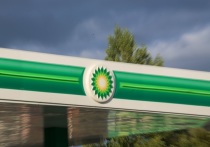 Агентство Bloomberg сообщает, что бывшего главу британской нефтегазовой компании British Petroleum (BP) Бернарда Луни лишили выплат в размере 32,4 миллиона фунтов стерлингов после отставки за ложь совету директоров