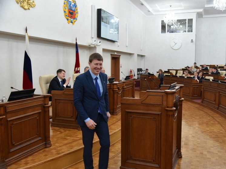 Депутаты Алтайского парламента лишили мандата министра спорта Нифонтова