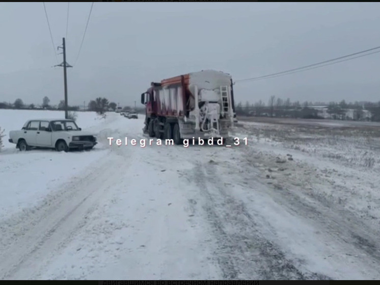 В Белгородской области «ВАЗ» въехал в грузовик
