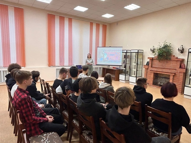 Студентам Серпухова рассказали о Новом годе