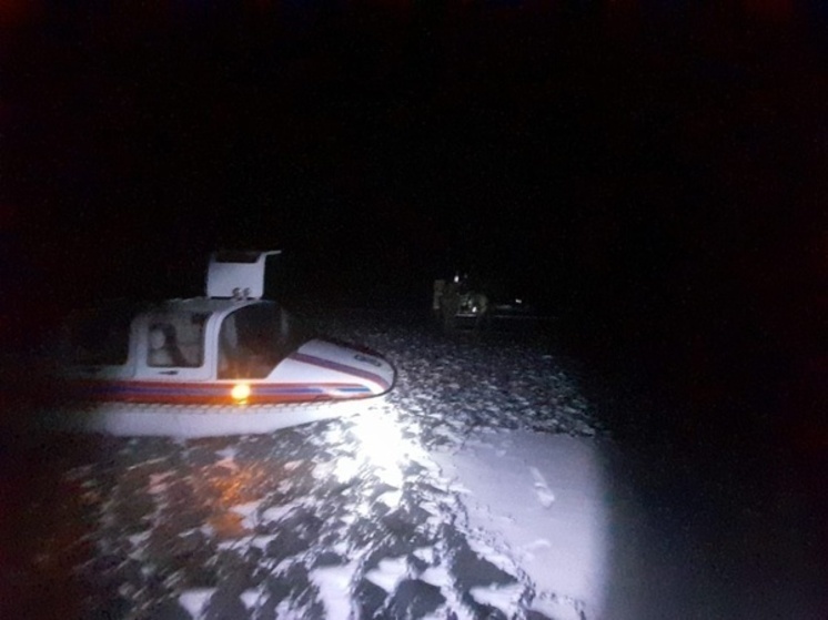 В Ростовской области спасли двух застрявших посреди водохранилища рыбаков