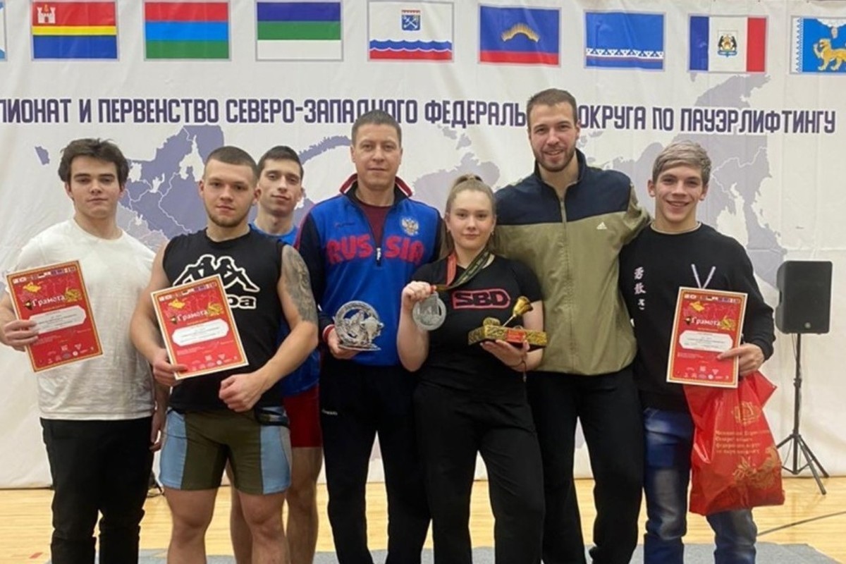 Новгородские спортсмены успешно выступили на первенстве СЗФО по пауэрлифтингу