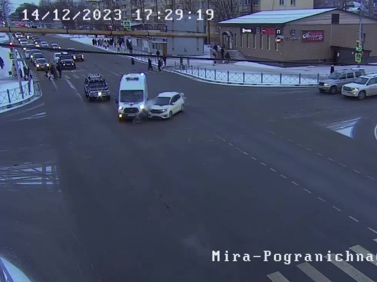 ДТП с автомобилем скорой помощи завершилось родами на Сахалине