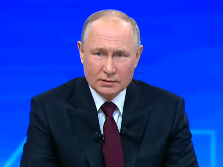 Владимир Путин заявил об отмене для пенсионеров комиссии за уплату ЖКХ