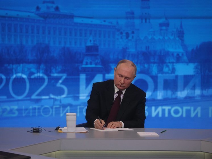 Путин: правительство думает над продлением действия семейной ипотеки