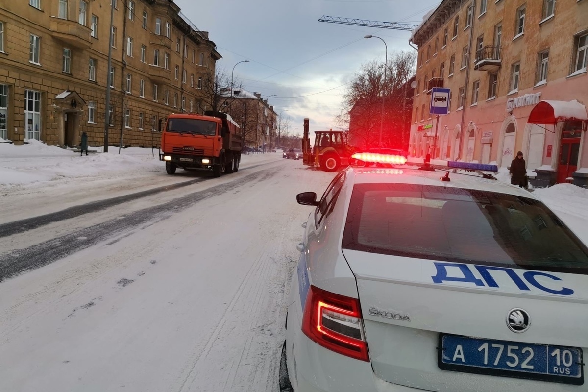 Стало известно, на каких улицах Петрозаводска в ночь с 14 на 15 декабря нельзя парковаться