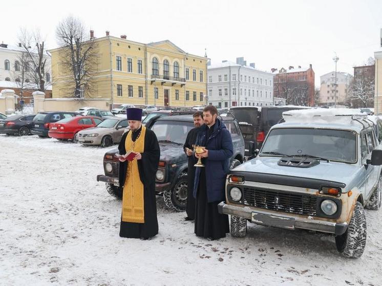 Выборгский район отправил в зону СВО два автомобиля