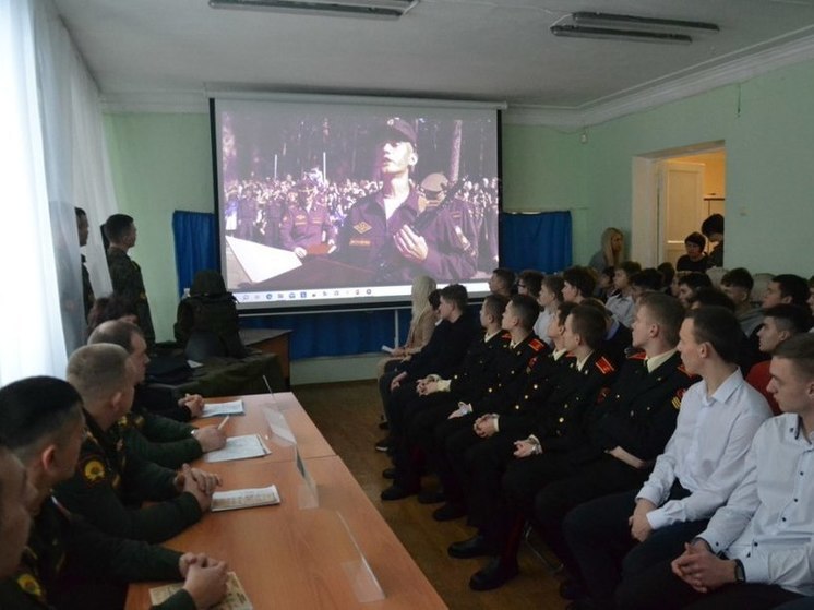 Старшеклассникам Серпухова рассказали о военной службе