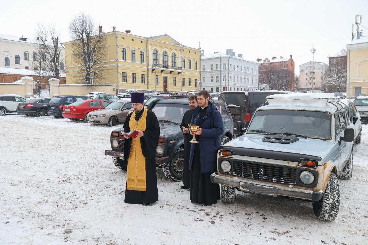 Выборгский район отправил в зону СВО два автомобиля - МК Ленинградская  область