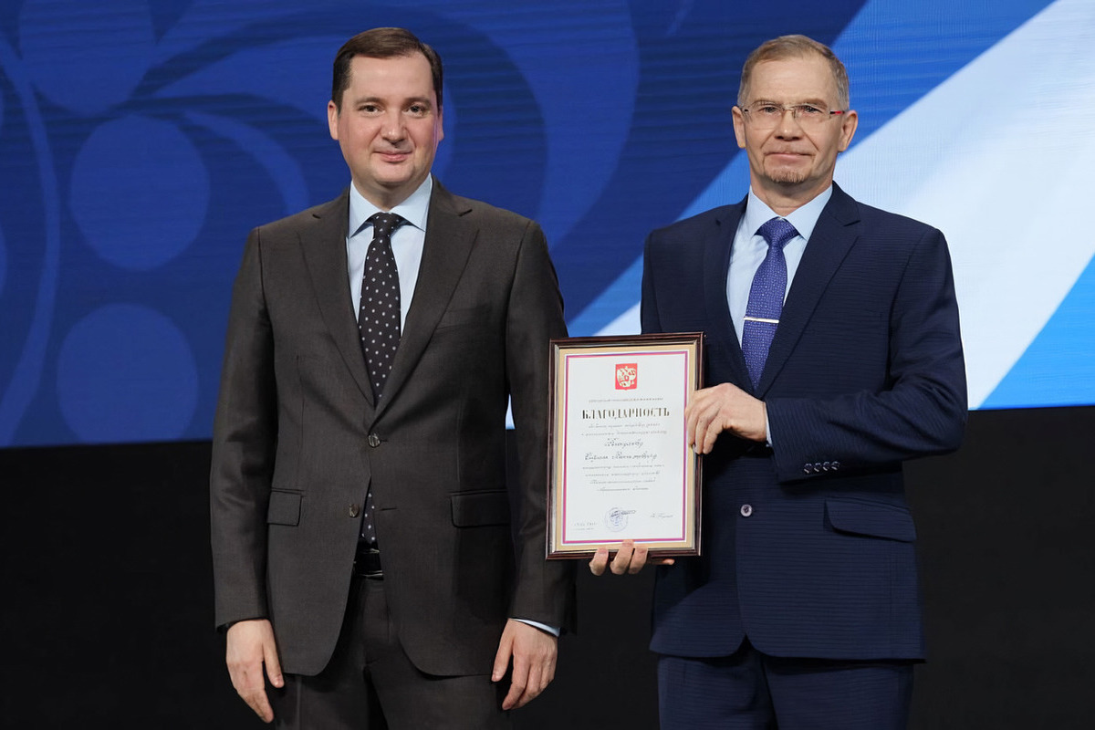 Александр Цыбульский вручил выдающимся жителям Поморья высшие государственные и региональные награды