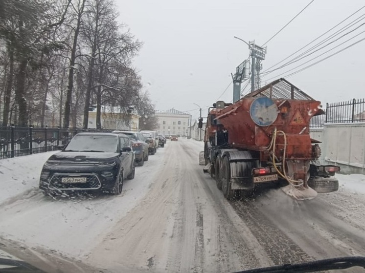 Кировчанам назвали участки, с которых ночью уберут снег