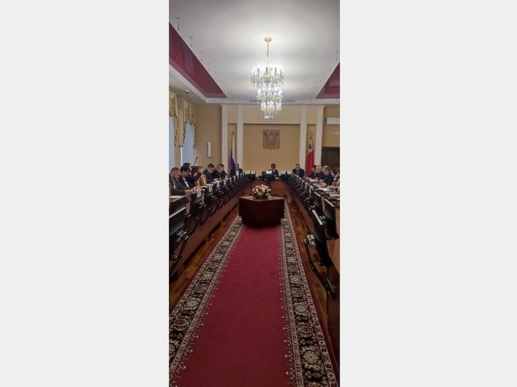 В Администрации города прошло заседание трехсторонней комиссии