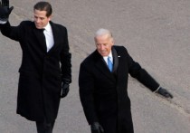 Как сообщает Daily Mail со ссылкой на друзей семьи президента США Джо Байдена сын главы государства Хантер не исключает, что будет вынужден бежать из США