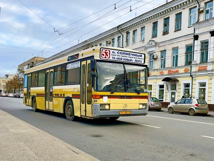 В Саратове оштрафовали водителя автобуса №53, ездившего с открытой дверцей