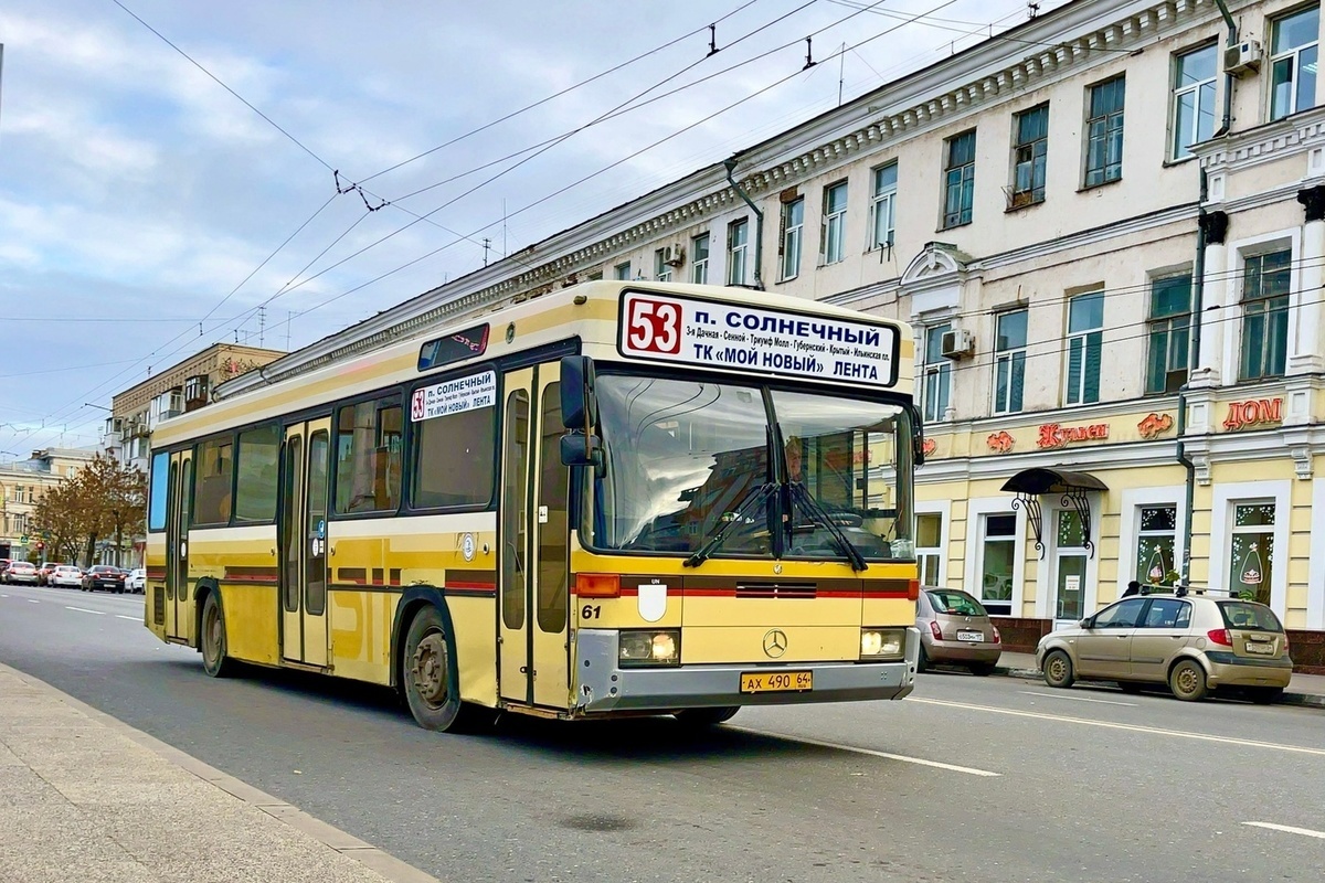 В Саратове оштрафовали водителя автобуса №53, ездившего с открытой дверцей  - МК Саратов