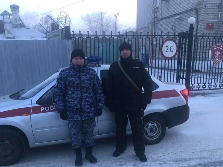 Росгвардейцы спасли семью с маленькими детьми из пожара в Читинском районе