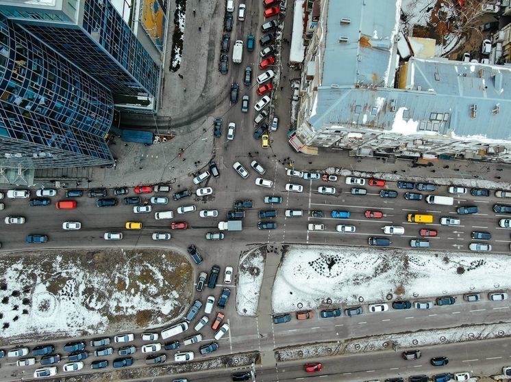 На трассе М4 в сторону Москвы образовалась десятикилометровая пробка